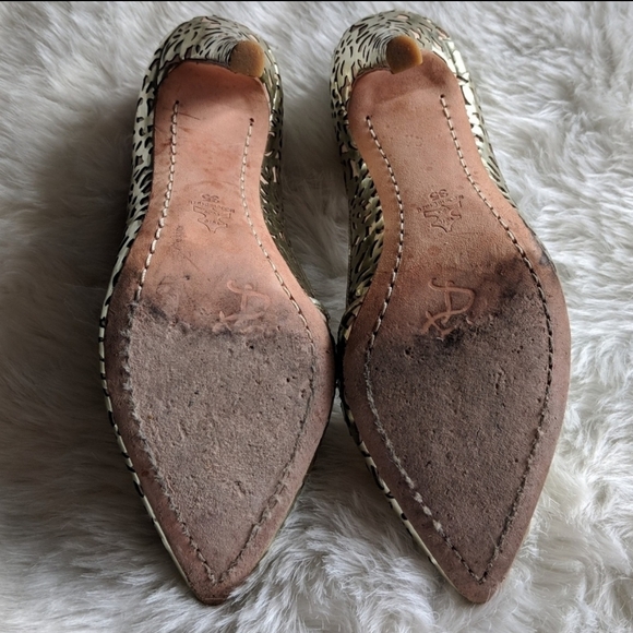 Alice + Olivia Gold Pumps - Size 35 - Picture 4 of 10